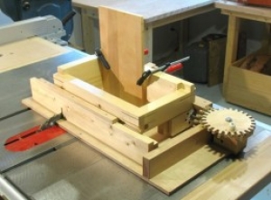 Screw Advance Box Joint Jig