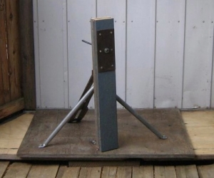 Post-Type Leg Vise