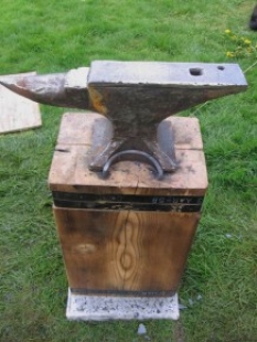 Douglas Fir Anvil Stand