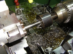 Turning Long Threads on a Lathe