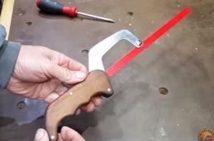 Hacksaw Blade Holder