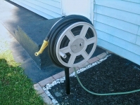 Swivel-Mounted Hose Reel